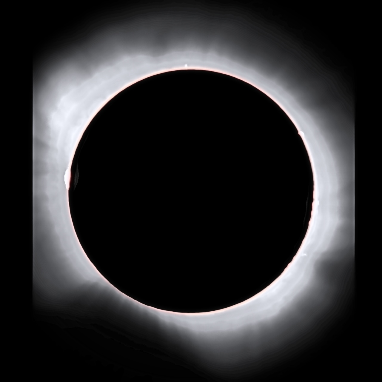 La couronne solaire autour de la Lune pendant l’éclipse totale du 12 août 2026, photographiée dans le secteur de Burgos